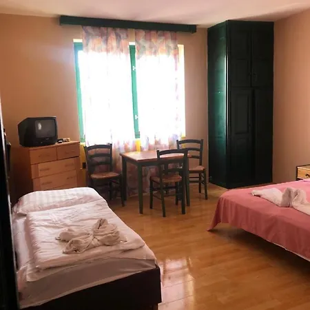 Ramona Schloss 시오포크